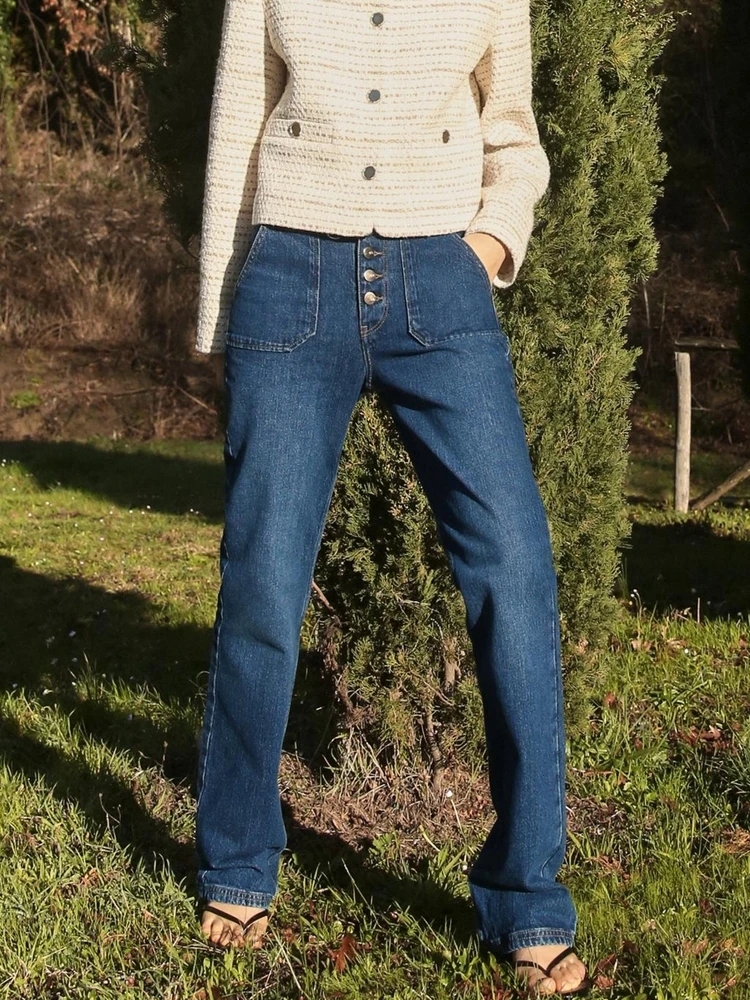 وصل حديثًا لفصل الربيع: بنطلون جينز نسائي بخصر مرتفع وقصة مستقيمة من الأسفل مع زينة أزرار، بنطلون طويل واسع من الأسفل من الدنيم.