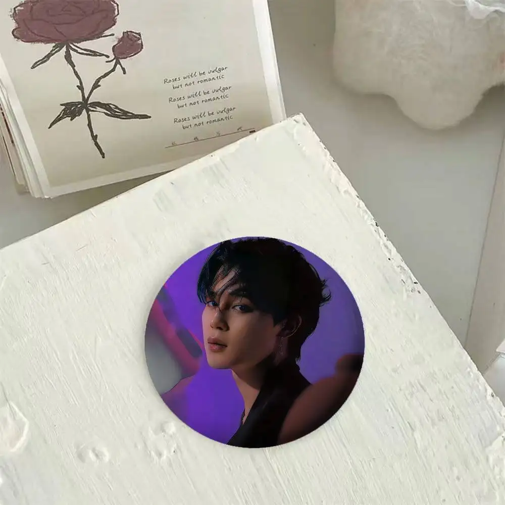 الكورية المشاهير P-Park J-JiMin شارات صفيح لينة زر دبوس بروش شارة معدنية مخصصة مجوهرات اكسسوارات قبعة حقيبة التلبيب