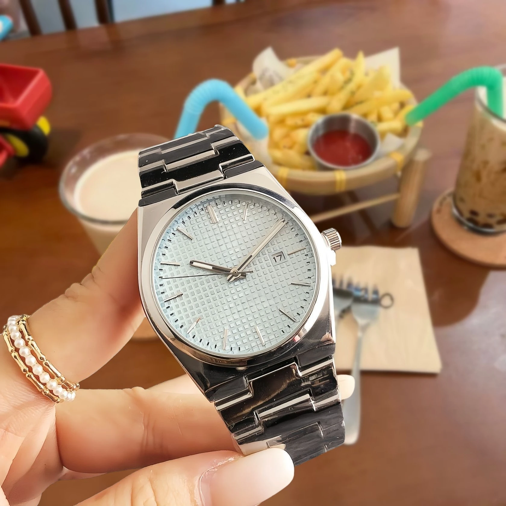 ساعة رجالي أصلية فاخرة بتصميم بسيط وعرض تقويم عالي الجودة وحركة كوارتز كاجوال وحزام من الفولاذ المقاوم للصدأ