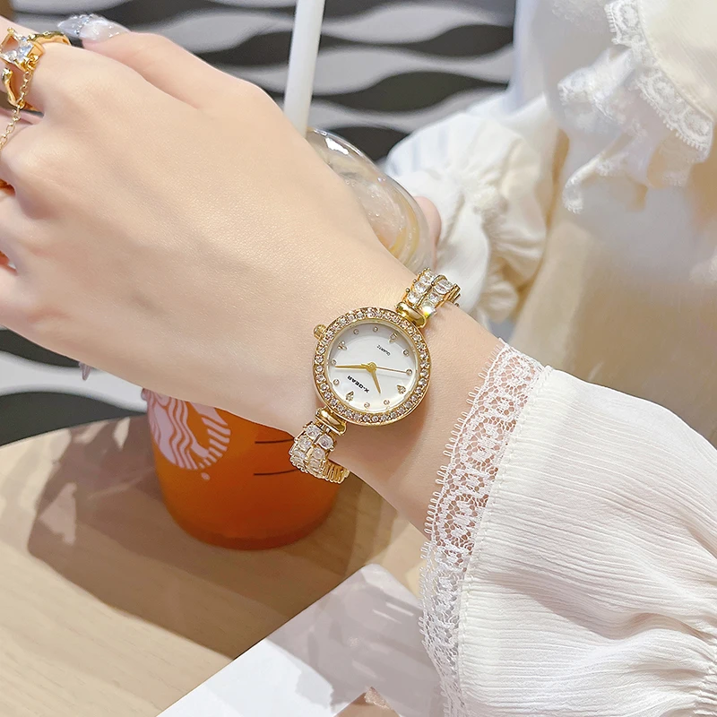 ساعة أطفال جديدة مرصعة بالألماس - ساعة كوارتز بمينا صغير مع حزام من الفولاذ المقاوم للصدأ من الزركون اللامع، ملابس يد عصرية