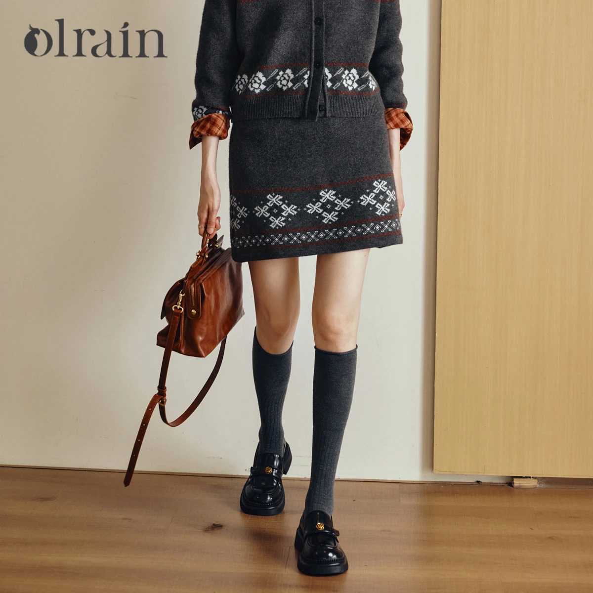 OLrain Women Knitted Mini Skirts Autumn 2026 Jacquard Straight Skirt French Fashion Elastic Waist Skirt Elegant Lady O57QB001832