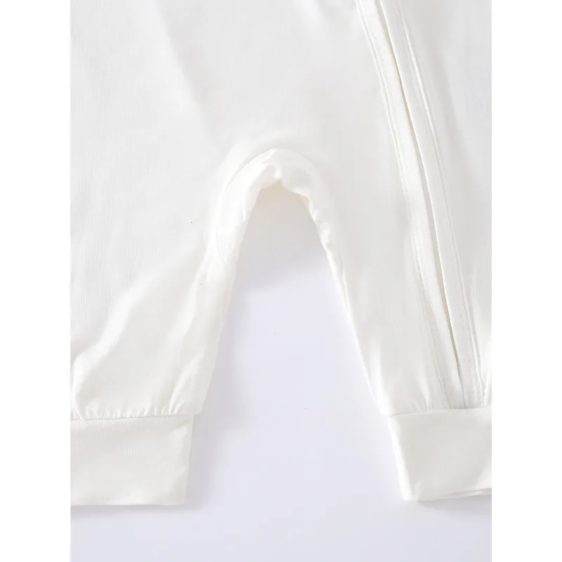 Bamboo Fiber Long-sleeved One-piece Solid Pattern Zipper Rompers for Infants and Newborns view 4