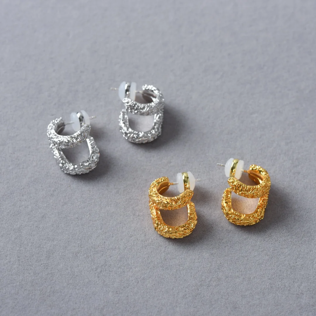 Europe and America Unique Vintage Metal Pleated Curved Earrings for Women Exquisite High-end feel Fashion All-match Earrings