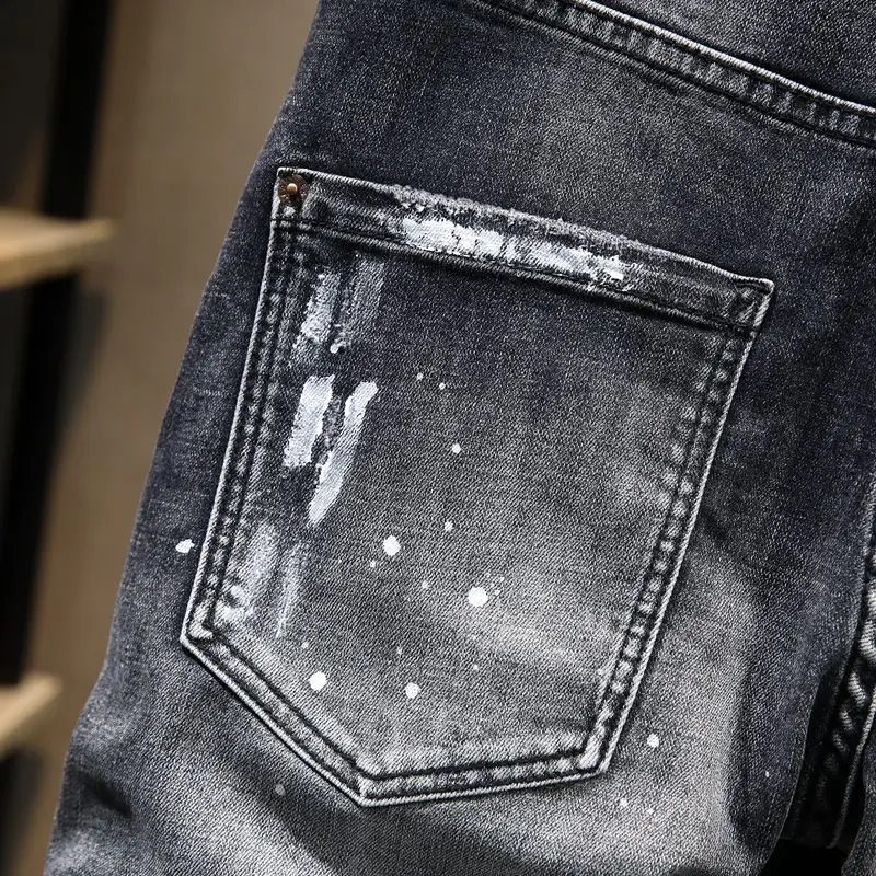 New Casual Summer Jeans Knee-length Distressed Denim Shorts Spray Paint and Stickers Boyfriend Men\'s Clothing Luxury Short Pants