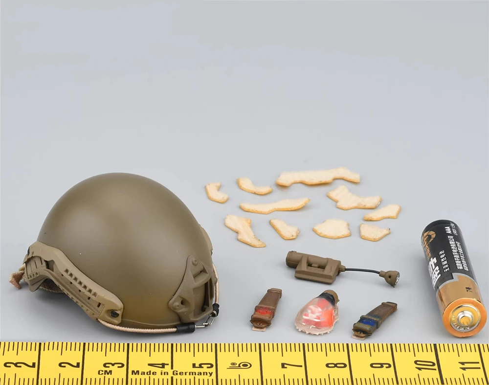 Schaal 1/6 Minitimes M048 VS. Soldaat Pop Bruine Kleur Helm Speelgoed Model Licht Teken Medailles PVC Materiaal Voor 12 "DAM COO Figuur