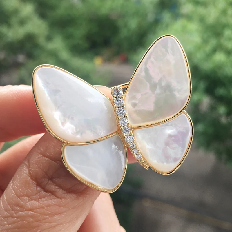 White Seawater Shell Butterfly Brooch For Women Fashion Jewelry Female Gift Elegant Simple Style Different Colors Suit Matchiong