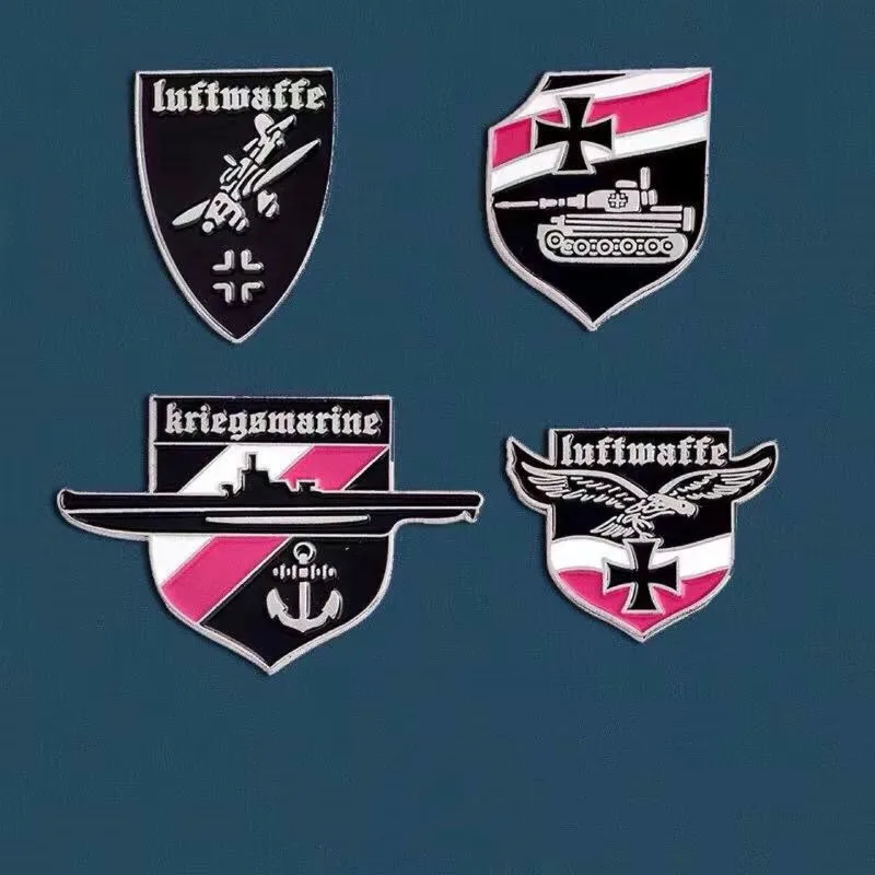 

Mini creative cartoon tank airplane badge brooch replica clothing decoration