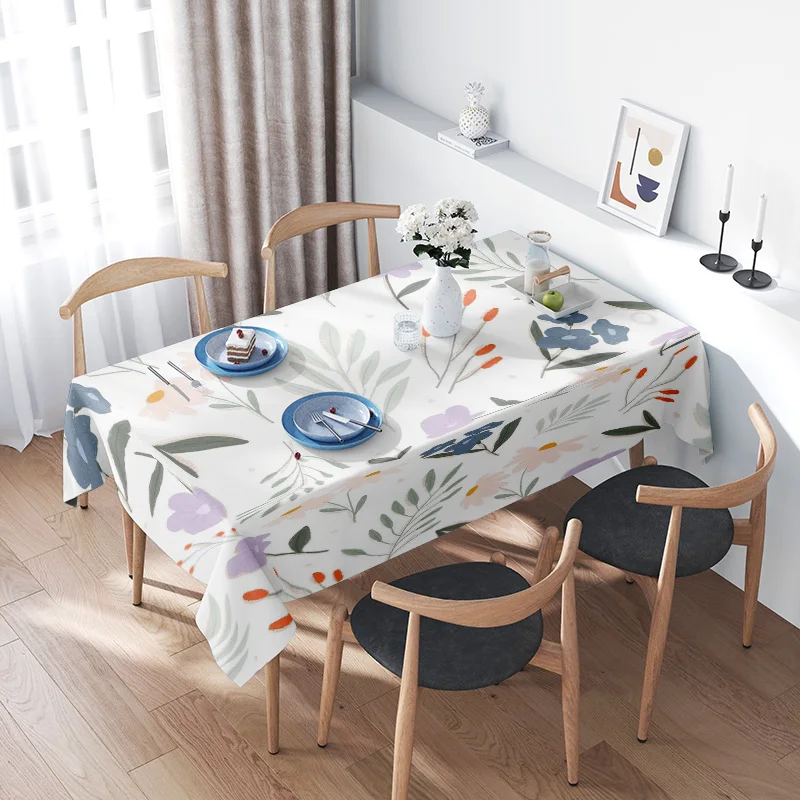 

Современная цветочная скатерть с элегантным дизайном идеально подходит для обеденных столов дома или офиса