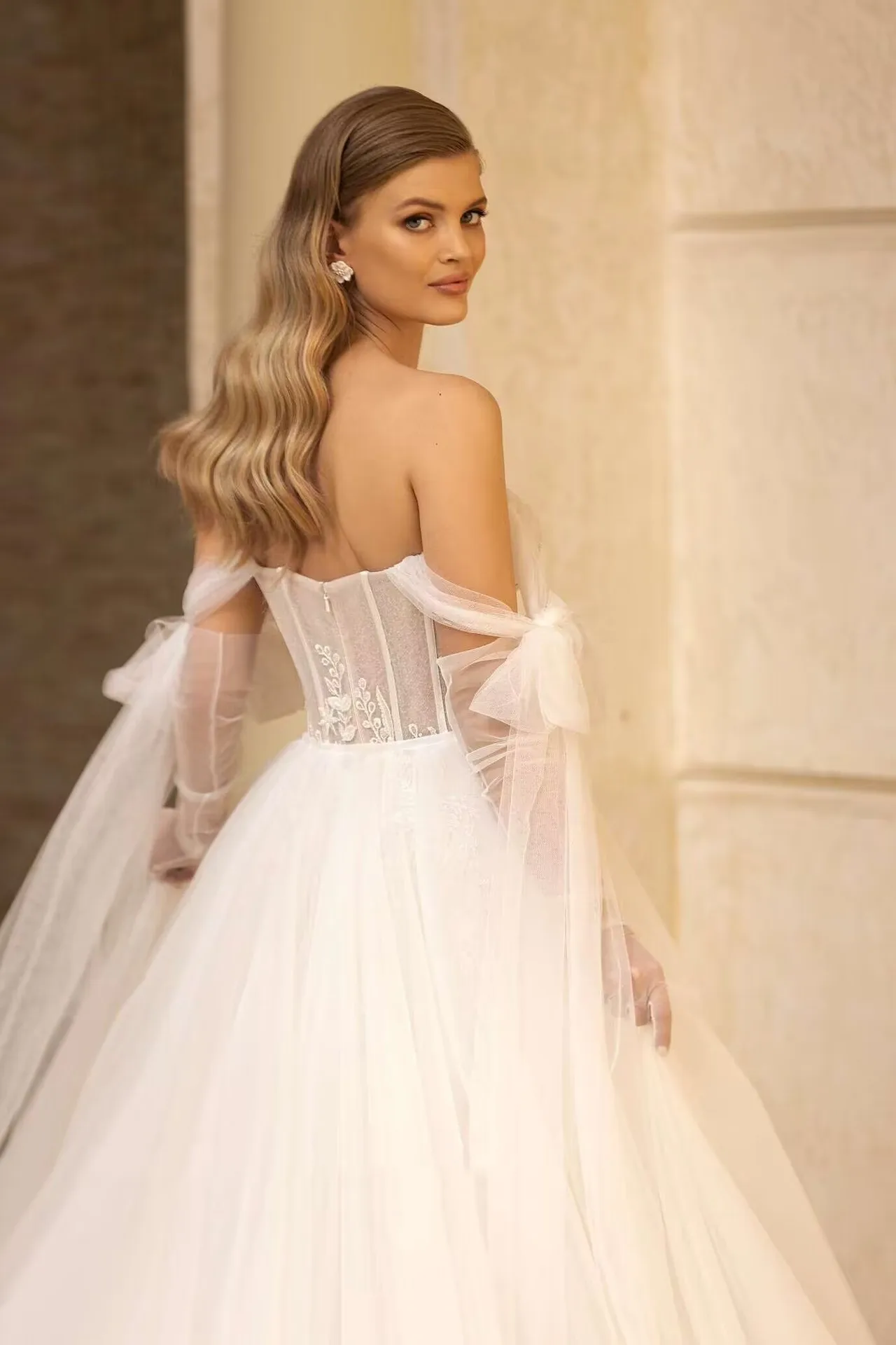 Hot Sale Appliqued Wedding Dresses Large Skirt Detachable Trailing Foreign Wedding Dresses Graceful Bridal Dresses Open Back