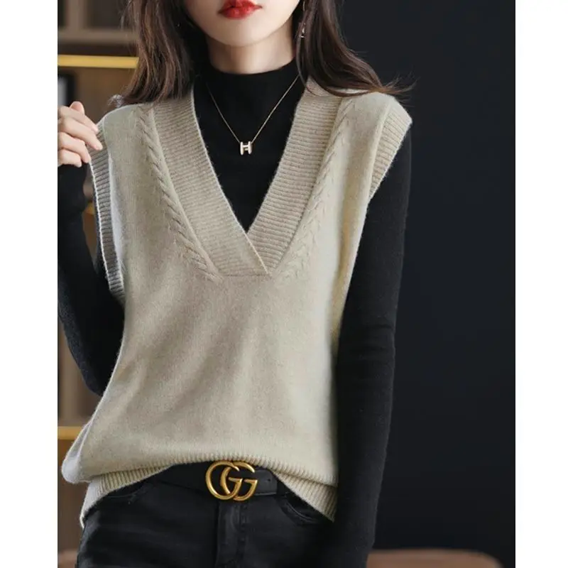 Korean Fashion Women Solid Sweaters Vest Spring Autumn New Loose Sleeveless V-neck Harajuku Vintage Casual Pullover Tops 2023