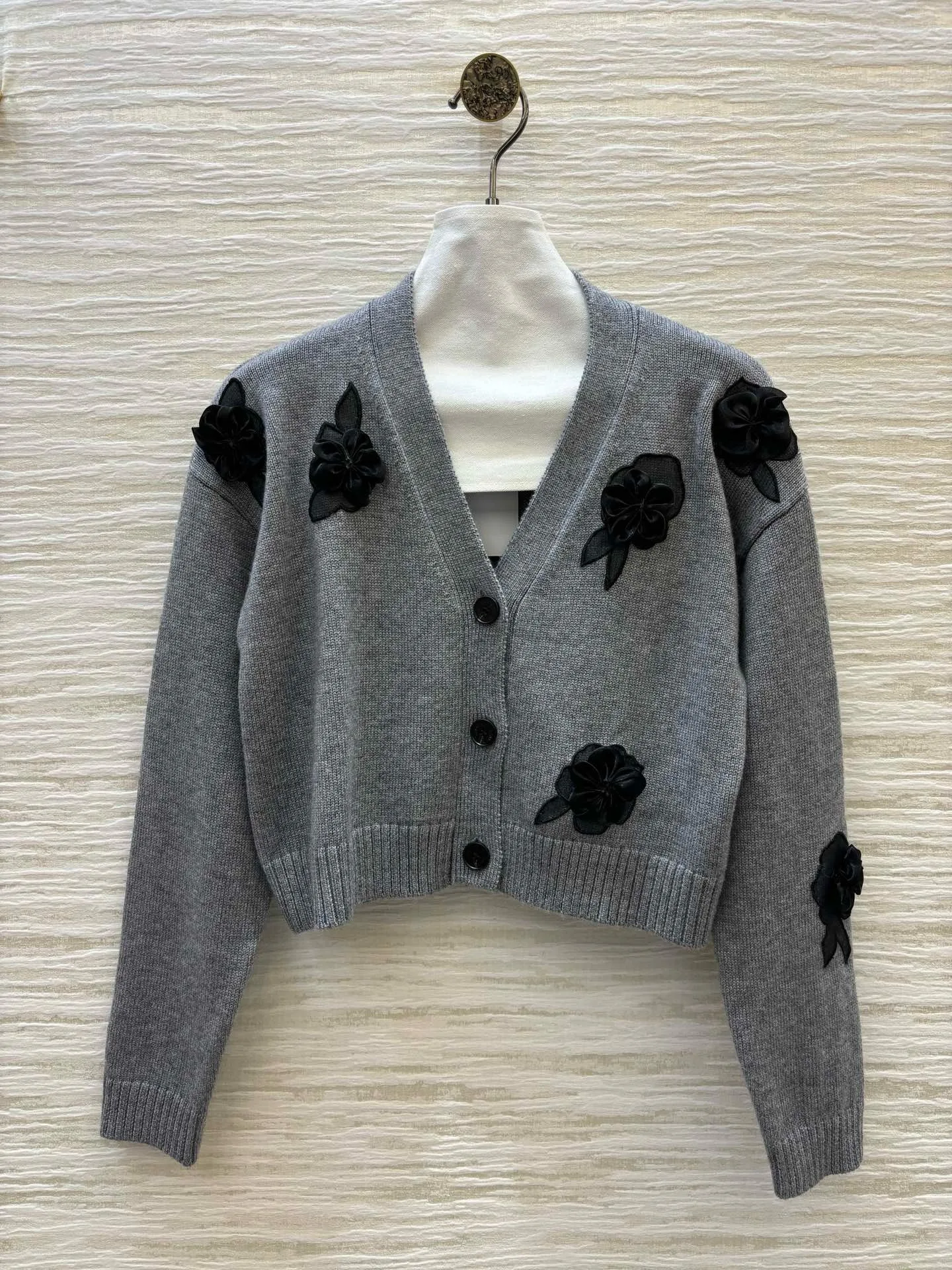 EVACANDIS Gray V-Neck Short Single Breasted Knitted Cardigan Tops Women Autumn New Long Sleeve High Quality Loose Elegant Sweet