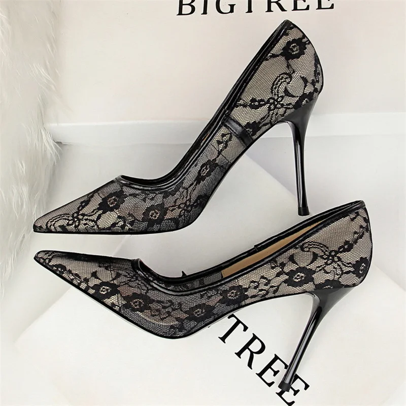 

2024 Black Flower Lace Mesh Pumps Women Pointed Toe Shallow Fashion Party Single Shoes Show Thin High Heel Office Shoes