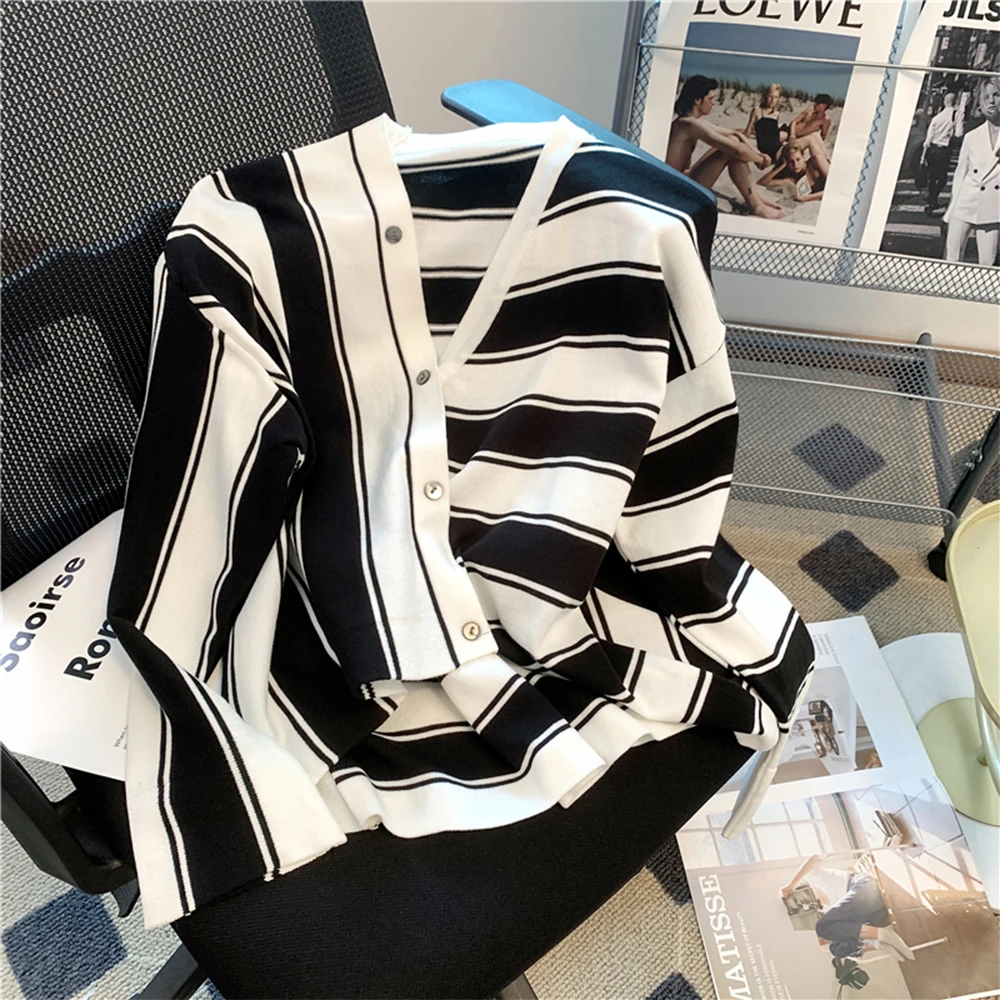 

Women White V-Neck Cardigan Sweater Long Sleeves Striped Cashmere Sweater Vintage Asymmetrical Knitwear Y2k 2000s Clothes Autumn