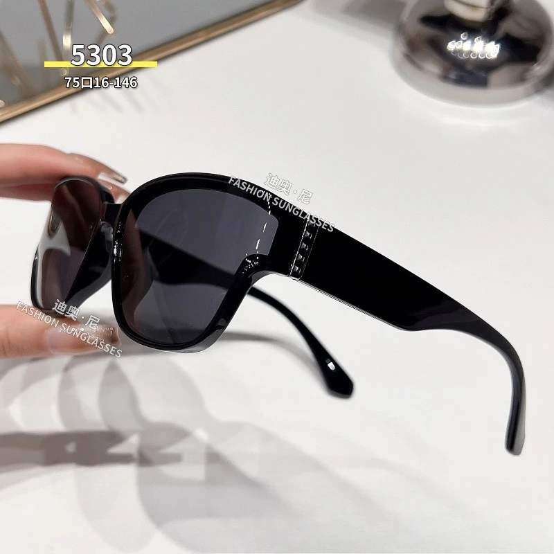 

​​2025 Curved HD Polarized UV400 Sunglasses, Luxury Lightweight Chic Fashion for Driving & Street Style​​