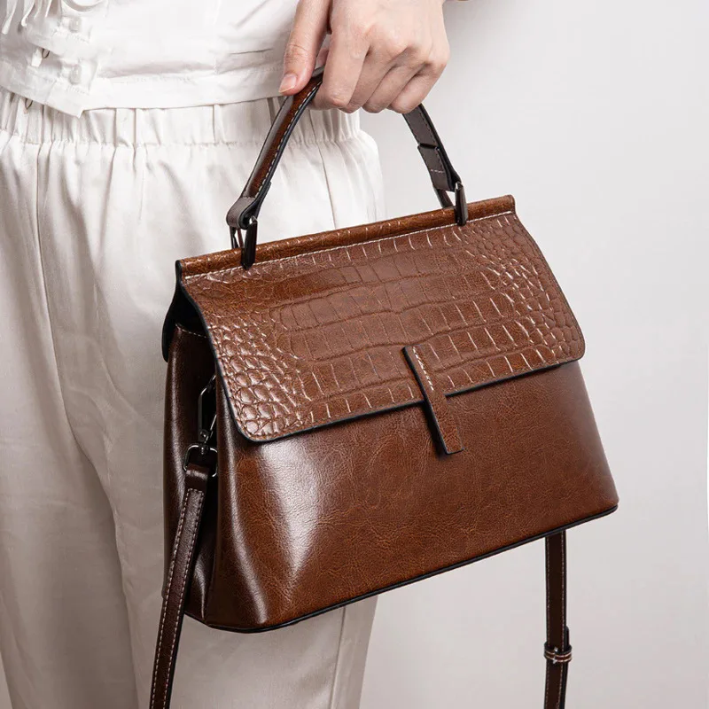 

Leather Handbag Women's Commuter Tote Bag 2025 New Retro High-End Street Sle Universal Menger Bag for Men And Women