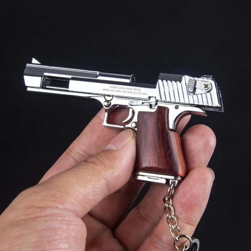 New 1:3 Mini Desert Eagle Wooden Handle 9cm Metal Gun Model Keychain Pendant Military Fans Collectible Men's Gift - Image 3