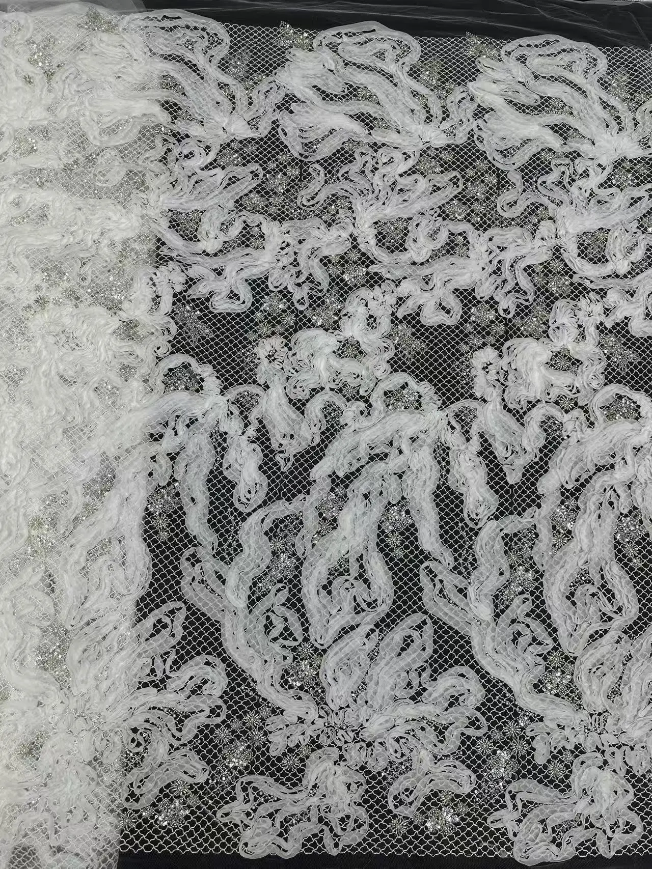 ผ้าลูกไม้ปักลายขนนก 3 มิติ แฟชั่นแอฟริกัน ประดับลูกปัด ผ้าลูกไม้คุณภาพสูง ปี 2025 ผ้าปักเลื่อมสไตล์ฝรั่งเศส ไนจีเรีย สำหรับตัดเย็บเสื้อผ้า T1555