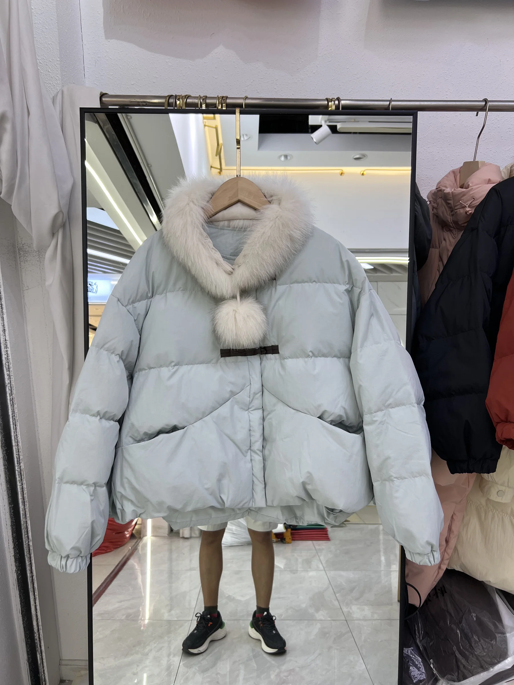 المألوف فضفاض الأبيض بطة أسفل سترة جديدة أسفل سترة المرأة قصيرة الثعلب الفراء طوق وشاح الشتاء الدافئة سترة #4