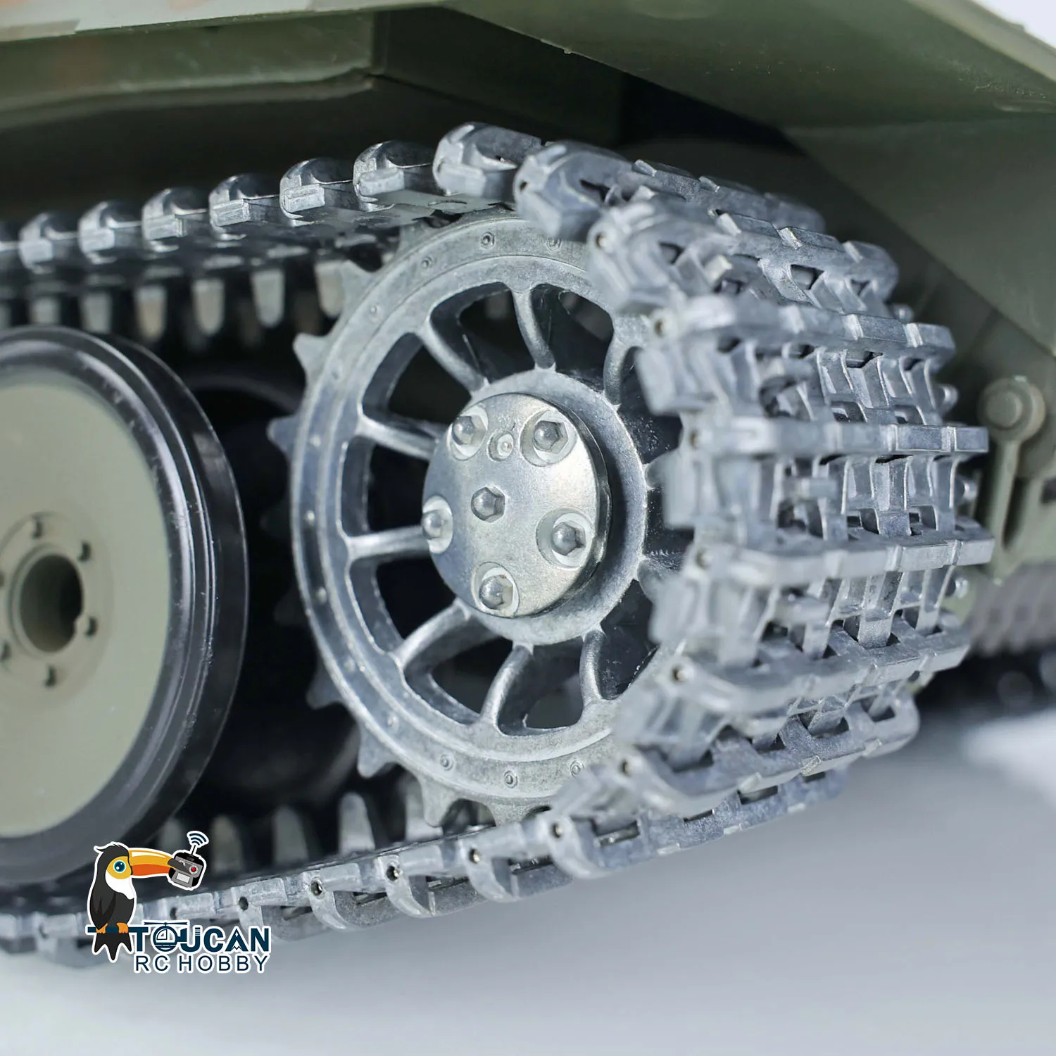 

HENG LONG 1/16 7.0 FPV Upgraded Metal German Panther V RC Tank 3819 360° Turret Camera Controller Infrared BB Shooting TH17290