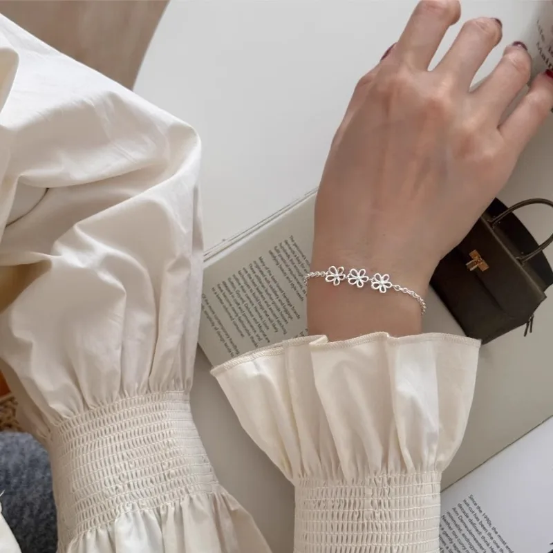 

Tibetan Silver Hollowed Flower Charm Bracelets for Women Cute Plant Fashion Jewelry Minimalist Personality Accessories