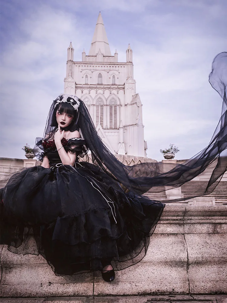 Lolita rencontre princesse, robe de mariée noire à fleurs magnifiques