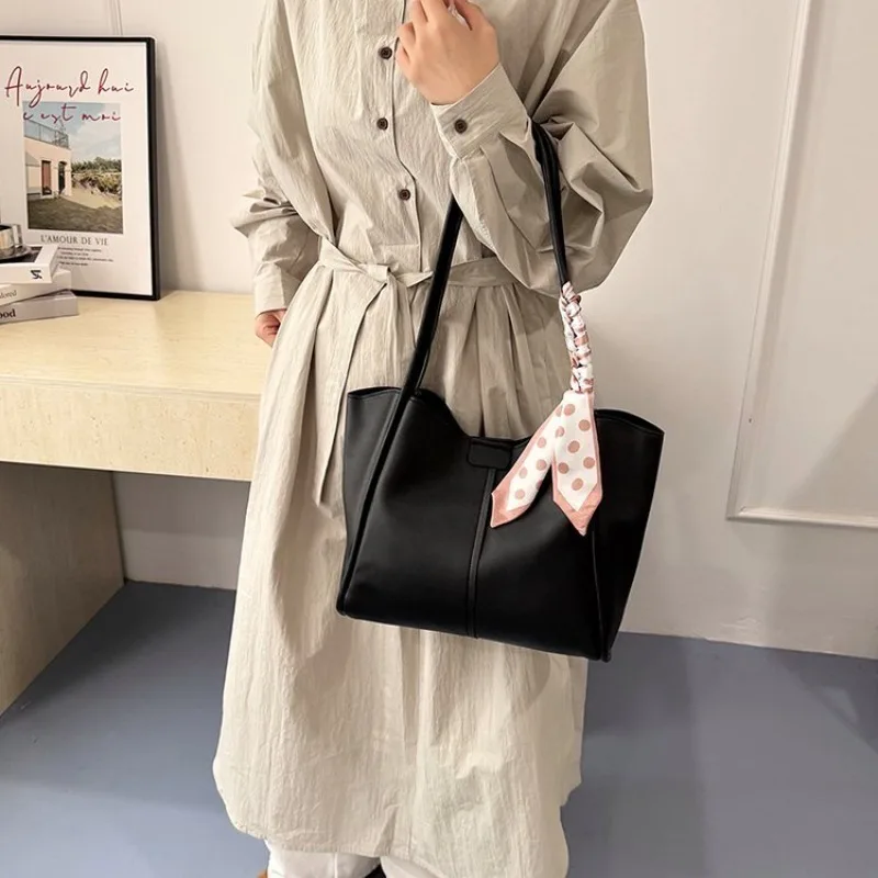 CEEKAY Damen-Tragetasche, cremeweiß, weiches PU-Leder, große Schulterhandtasche mit Schal-Detail und Beutel-Set, für den täglichen Pendelverkehr, lässig – Detail 21