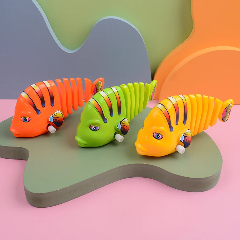 Plastic Wind-Up Wiggle Fish Toys Running Clockwork Classic Toy Newborn Spring Toys for Children