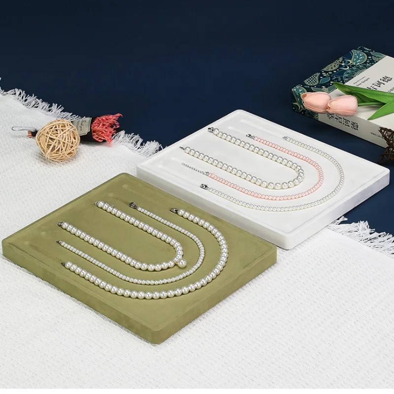 

Pearl necklace dedicated display tray, velvet touch leather, three-piece sweater chain, long necklace, jewelry display stand.