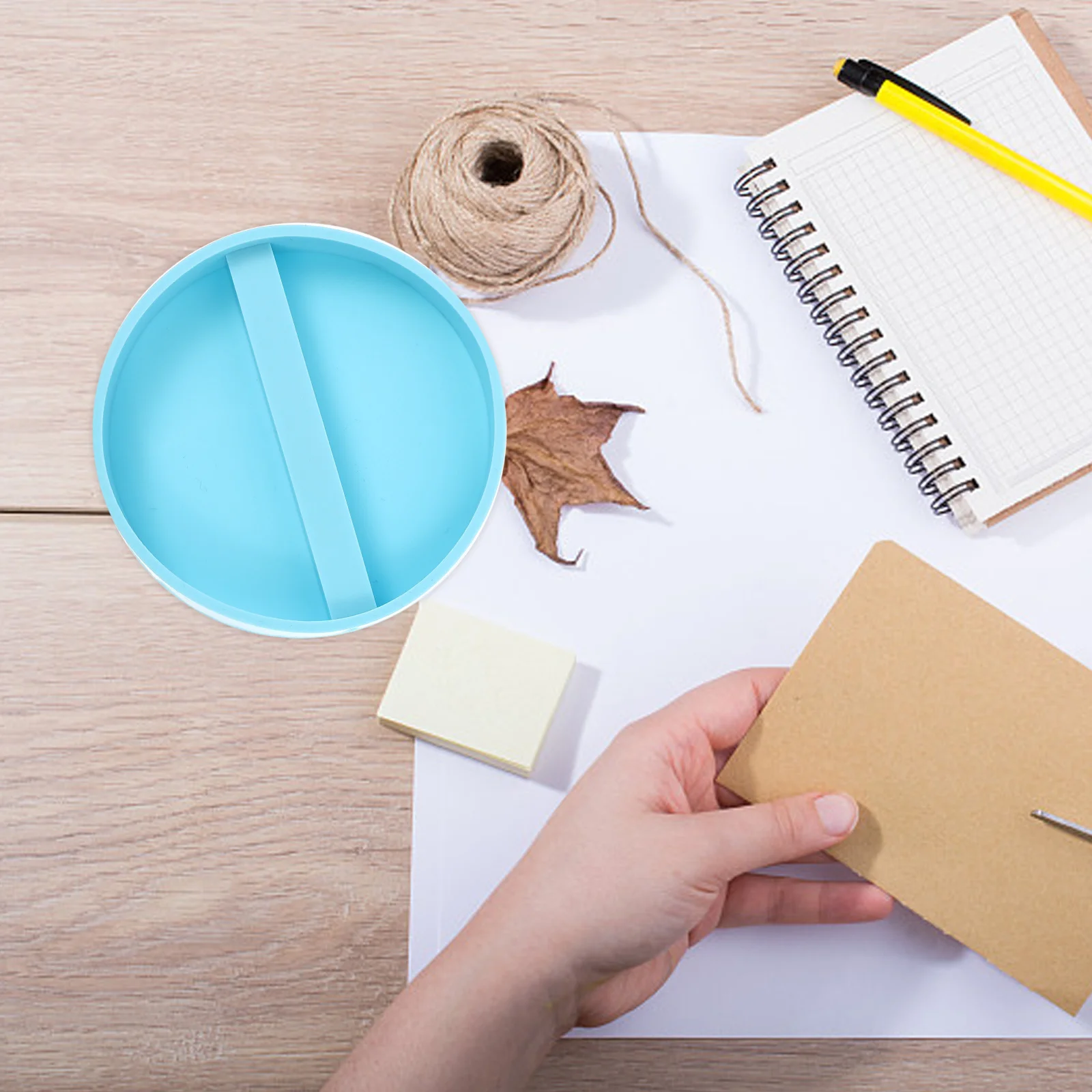 

2Pcs Silicone DIY Molds Non Stick Reusable Crystal Dip Mold Cards Holder Epoxy Resin Craft Casting Mold for Handmade