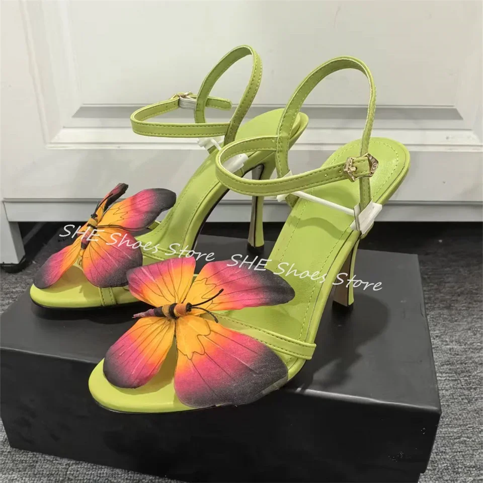 

Модные разноцветные женские сандалии с декором в виде бабочки, с открытым носком, узким ремешком, туфли-лодочки на высоком каблуке с пряжкой и ремешком, летняя подиумная женская обувь