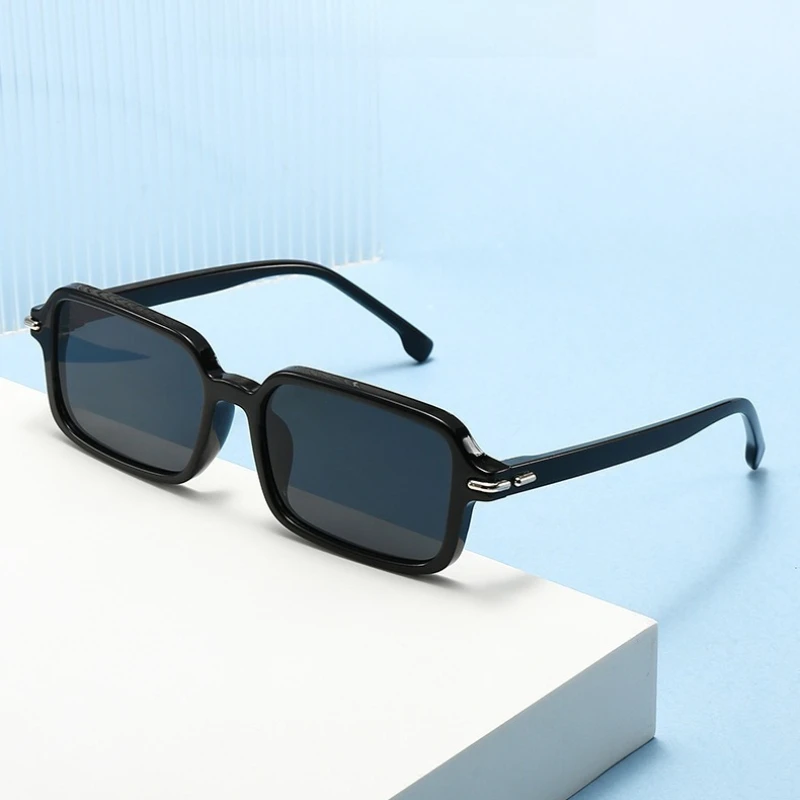 

Fashionable Square-Frame Sunglasses 2026 New Vintage Outdoor UV-Protective Eyewear for Women UV400 Classic Driving Shades