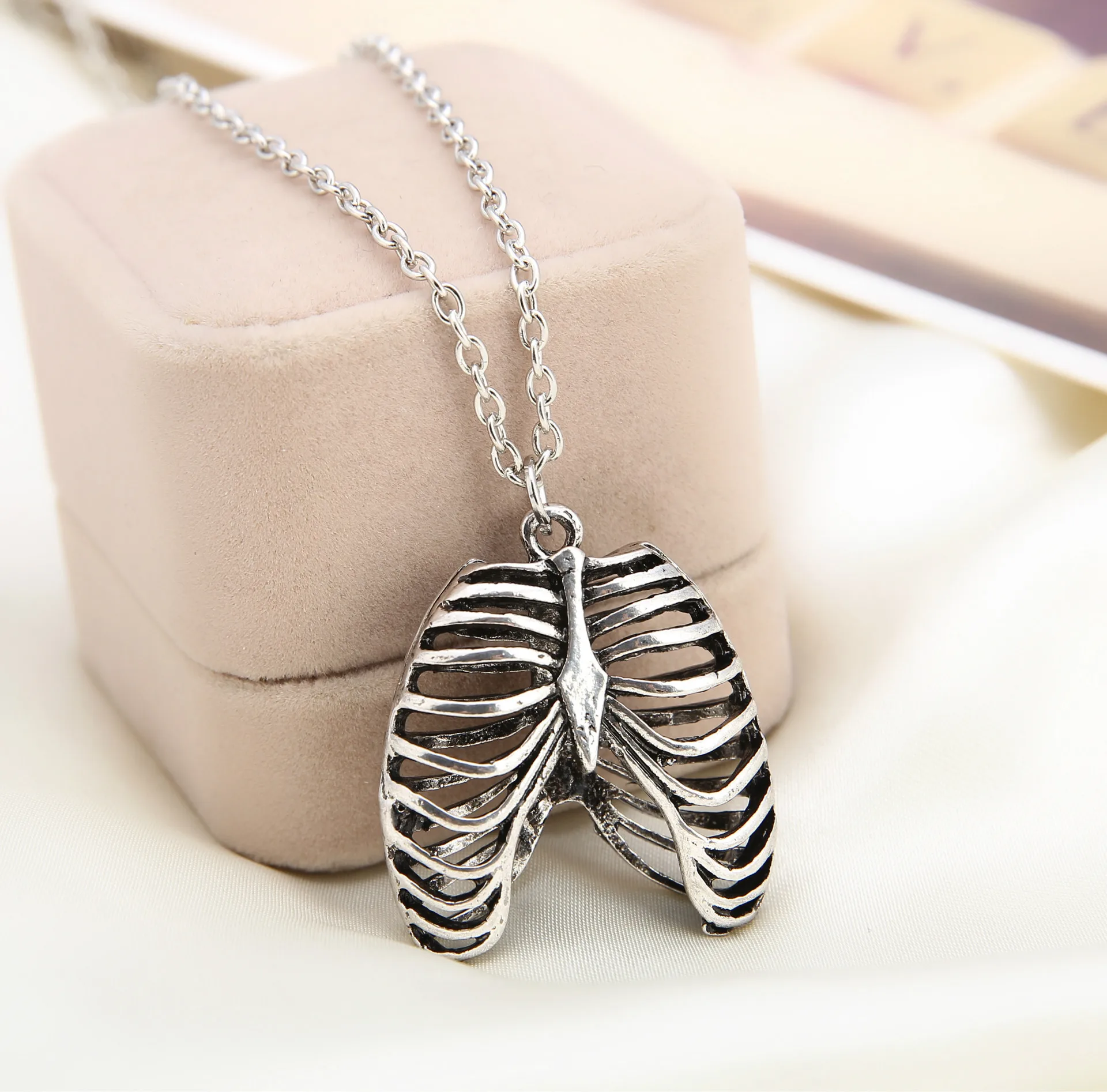 القوطية الضلع قفص قلادة التشريحية الهيكل العظمي المفاتيح القلب القوطي الشرير فريد الرجعية قلادة قلادة مجوهرات للرجال/النساء #4