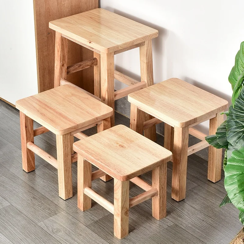 Massivholz-Hocker, stabiler, quadratischer Hocker für den Hausgebrauch, niedriger Hocker aus Massivholz, kleiner, niedriger Hocker für Kinder im Wohnzimmer.