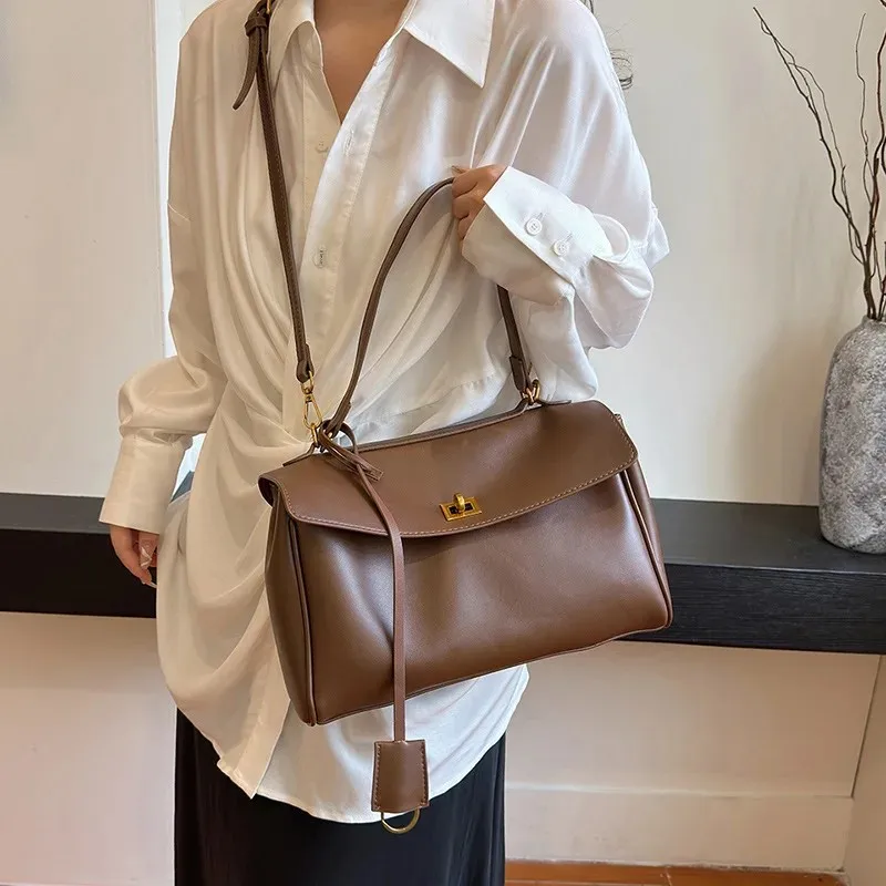 New Crossbody Bags French Style Women's Retro Trend Advanced Axillary Bag Retro Fashion Leisure Versatile Commuter Shoulder Bags