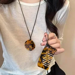 LATS Women's Fashion Comb Pendant Necklace for Styling Fringe Portable Sturdy Acrylic Jewelry Accessory for Ladies Daily Use