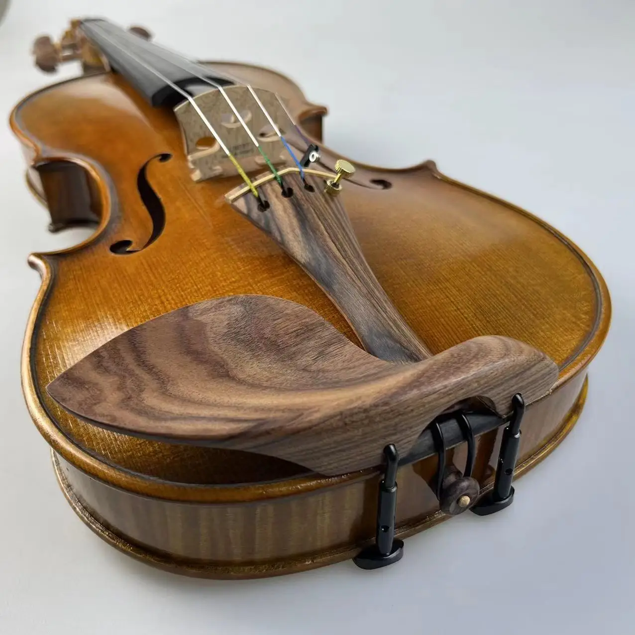 Wholesale Advanced 4/4-1/8 Flamed Maple Back & Side Violin with Hand Carved Case Face Material Spruce