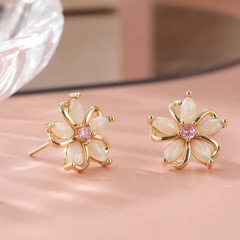 Modische Charm-Blumen-Ohrstecker für Damen, Piercing-Knorpel-Ohrringe, niedliche Zirkon-Ohrringe in Goldfarbe, Schmuck-Accessoires, Geschenk