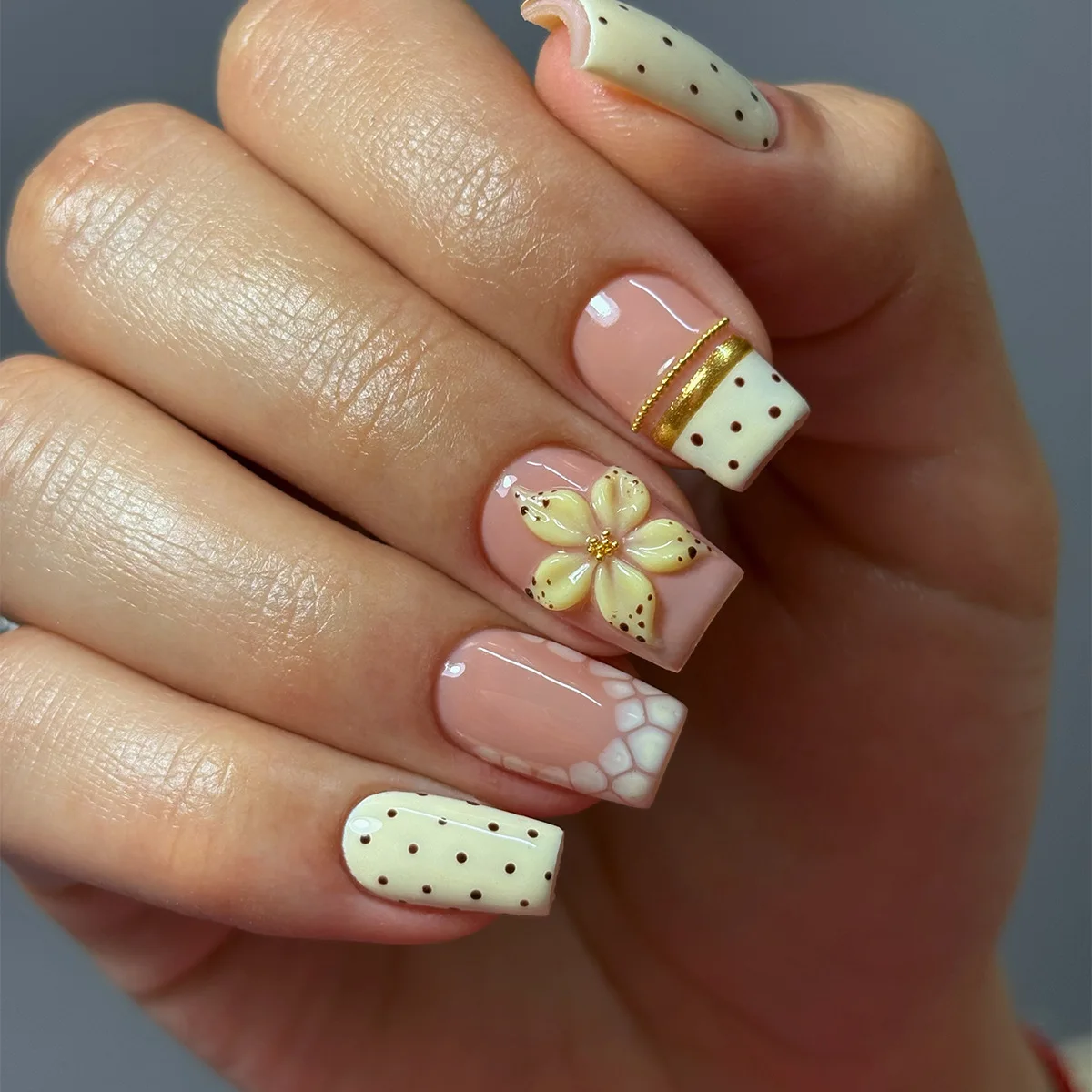 24Pcs Yellow Polka Dot French Press on Nails Short Wearable Square Head Fingernails 3D Flower Gilded Design Full Cover Fake Nail
