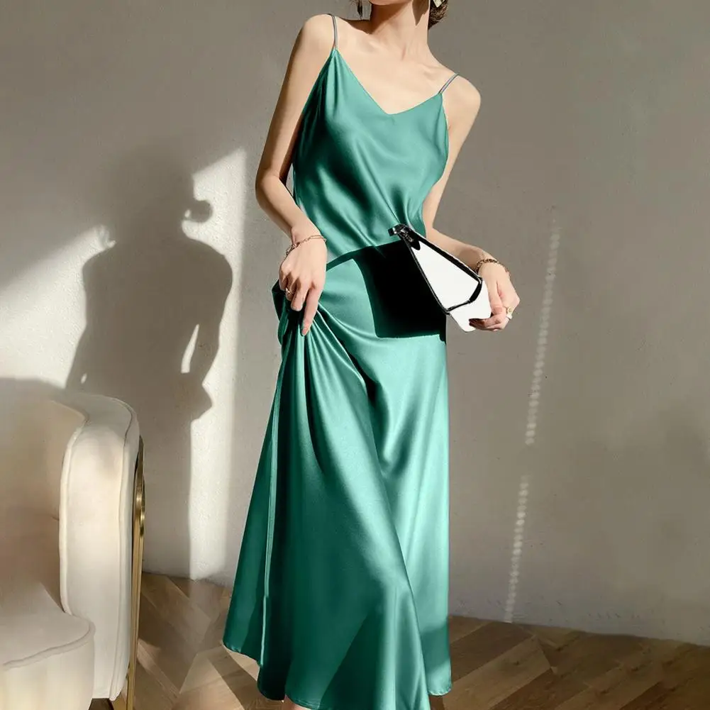 Frauen Mittel kleid Satin Spaghetti träger V-Ausschnitt Basic Bottom ing Kleid ärmellose rücken freie hohe Taille elegante Dame Sommerkleid