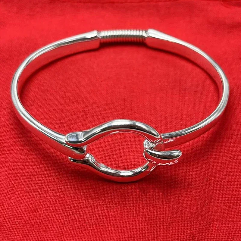 2026 Spain jewelry mixed style multi-element bracelet series luxury sweet and retro jewelry jewelry set view 6
