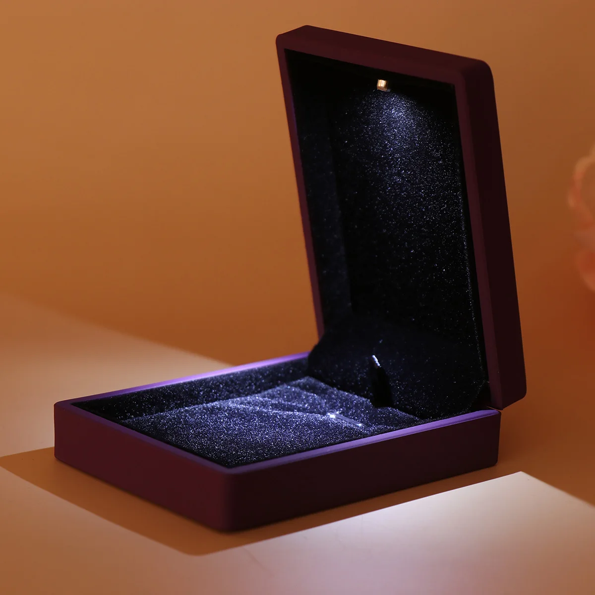 

LED Lighted Jewelry Gift Box Purple 7x9x3.2cm Exquisite Design Durable Scratch Resistant Necklace Holder Pendant Case Best