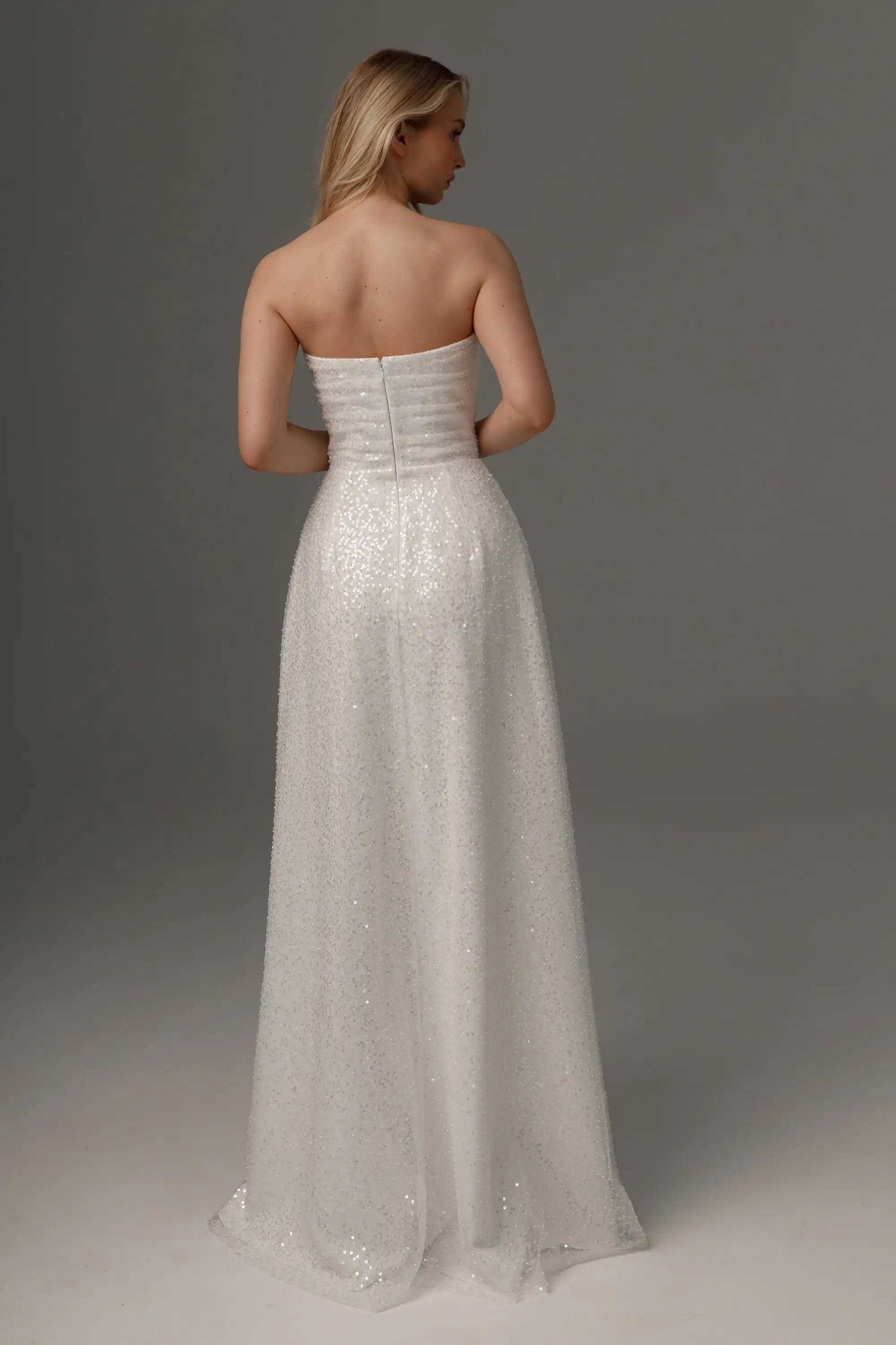 ชุดแต่งงานแบบเปิดไหล่ประดับเลื่อม ผ้าทูลล์ คอวี ทรงพลีท ผ่าสูง เซ็กซี่ เปิดหลัง สำหรับงานปาร์ตี้ งานพรอม ชุดเจ้าสาวสีขาว