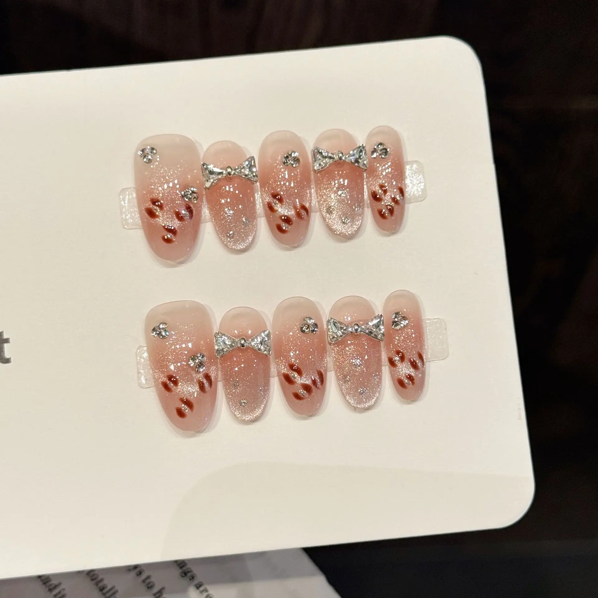 

10pcsHandmade Middle Oval Press On Nails Nude Pink Gradient Cat Eye Leopard Print Rhinestone Bow Design Fake Nails Wearable Nail