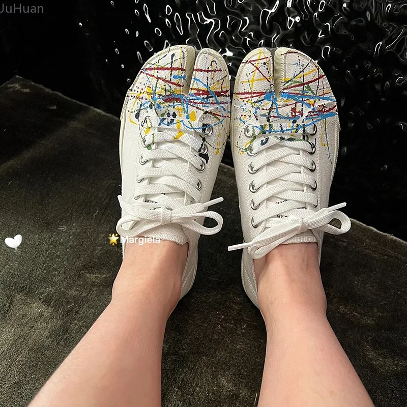 

Personalized Fashion Low-top Split Women's Shoe Women's Horseshoe-shaped Pig's Trotters Canvas Shoes Lace-up Casual Board Shoes