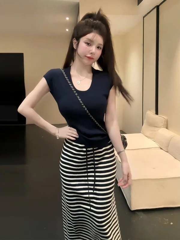 

Slimming Striped Short Sleeve Top And High Waist Skirt Two Piece Set for Women Breathable Elastic Summer Fashion Outfit