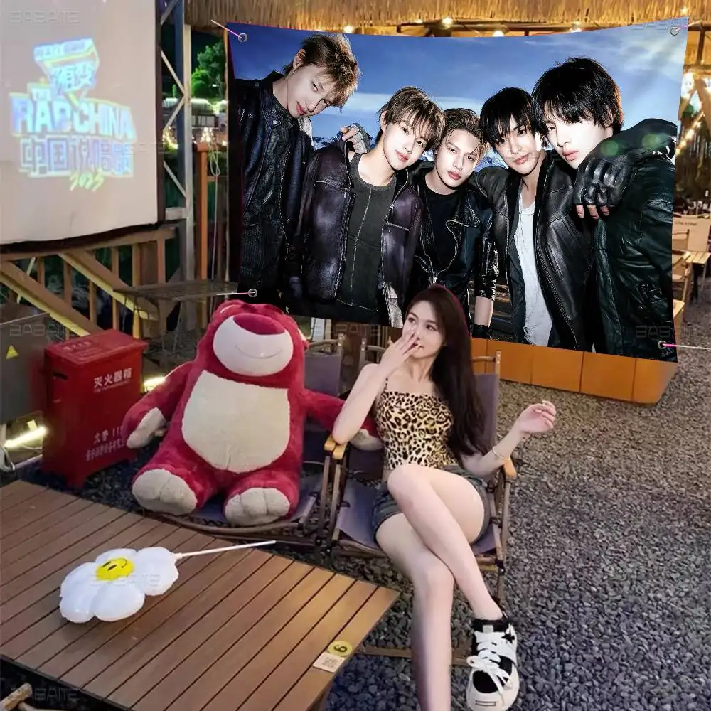 Banderas Colgantes Promocionales de Gran Tamaño para Tiendas, con Diseño de la Banda Musical Cortis