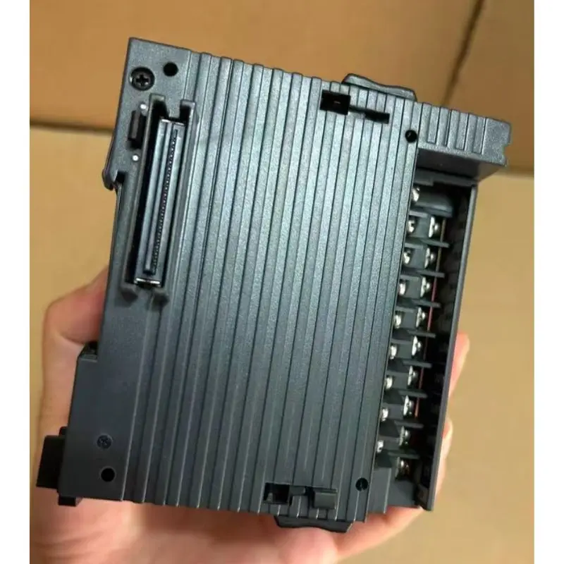 95% nuovo, modulo Keyence, KV-B8XTD