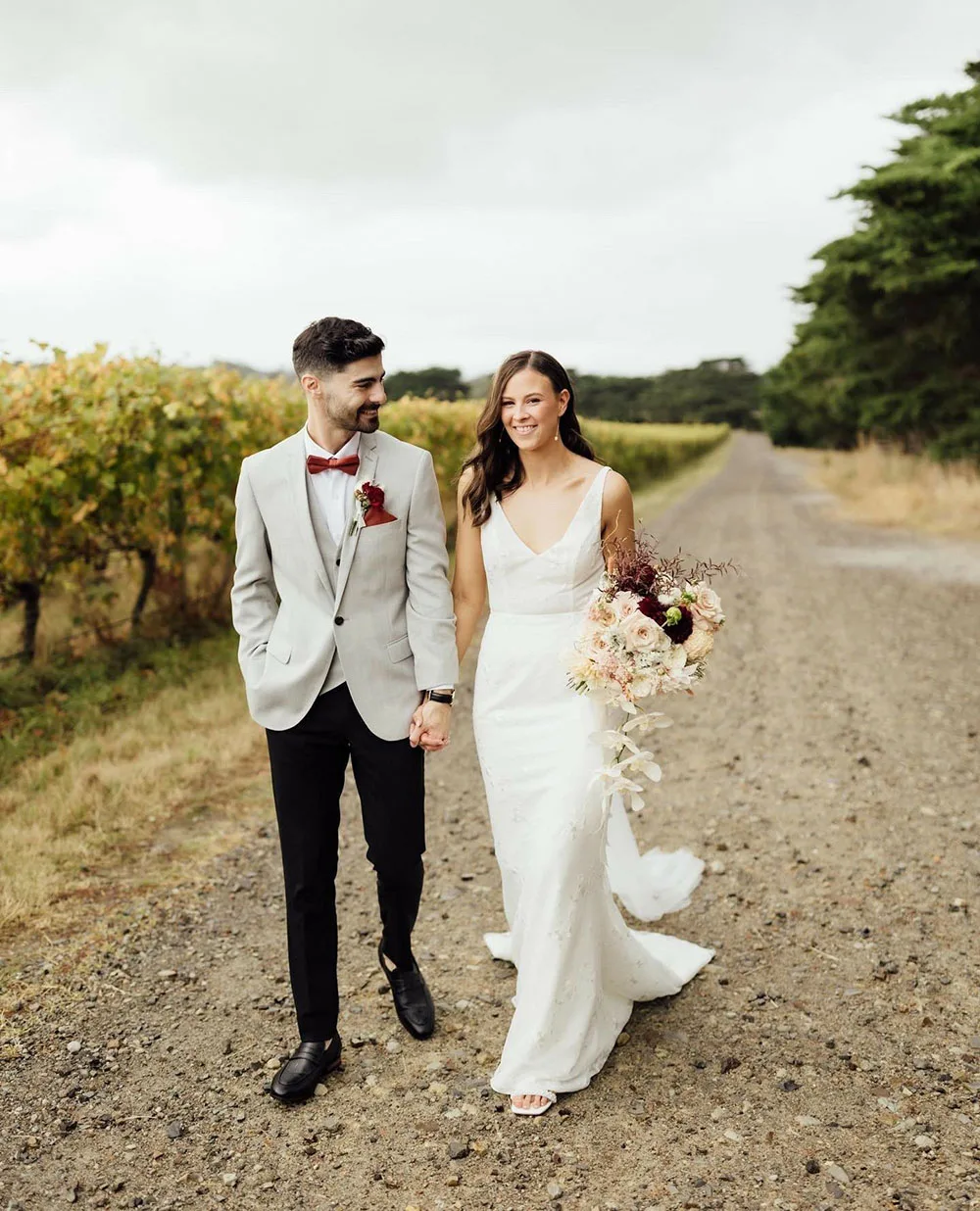 Vestidos de novia bohemios con cuello en V para mujer, vestido de fiesta de boda de sirena Simple, vestido de novia Sexy sin espalda, 2024