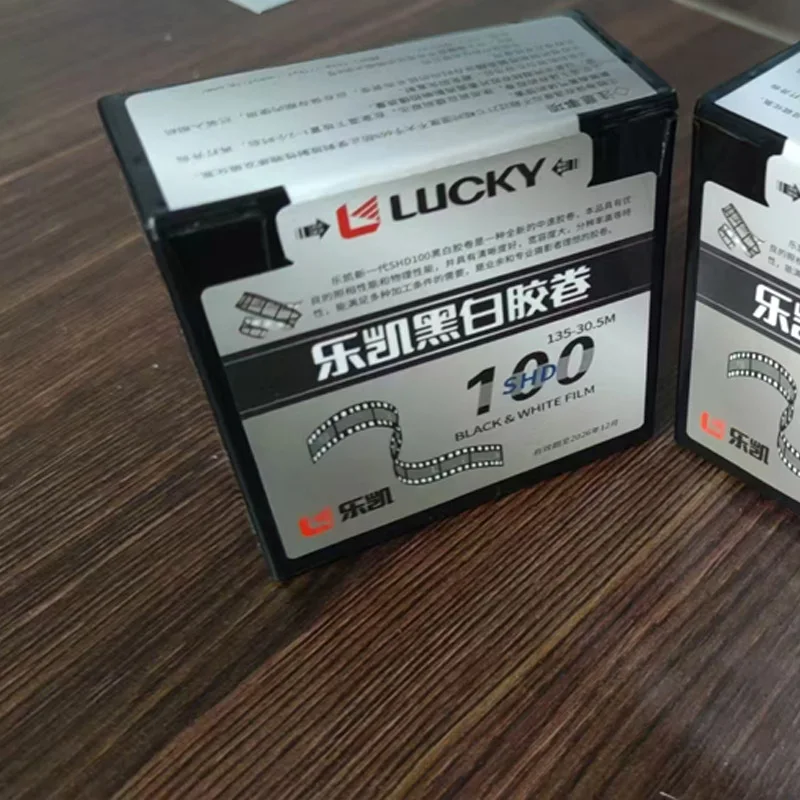 LUCKY SHD100 135 ملم فيلم أبيض وأسود 30.5 متر قرص واضح ودقة عالية (تاريخ انتهاء الصلاحية 2027)