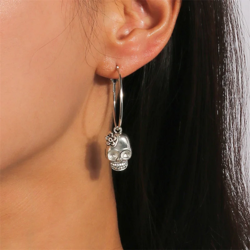 

Vintage Metal Spider Skull Skeleton Earrings for Women Minimalist Halloween Element Pendant Earrings Fashion Party Jewelry Gifts